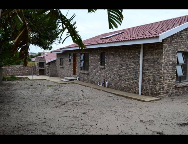 3 BEDROOM TOWNHOUSE FOR SALE IN DANA BAY